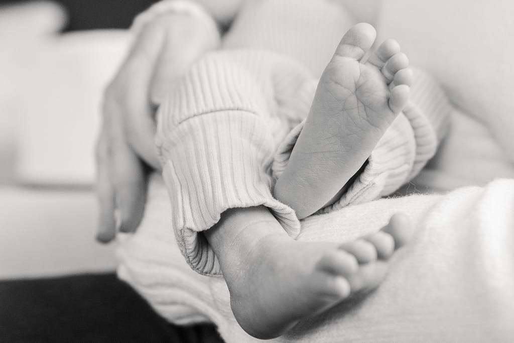 newborn portrait toes